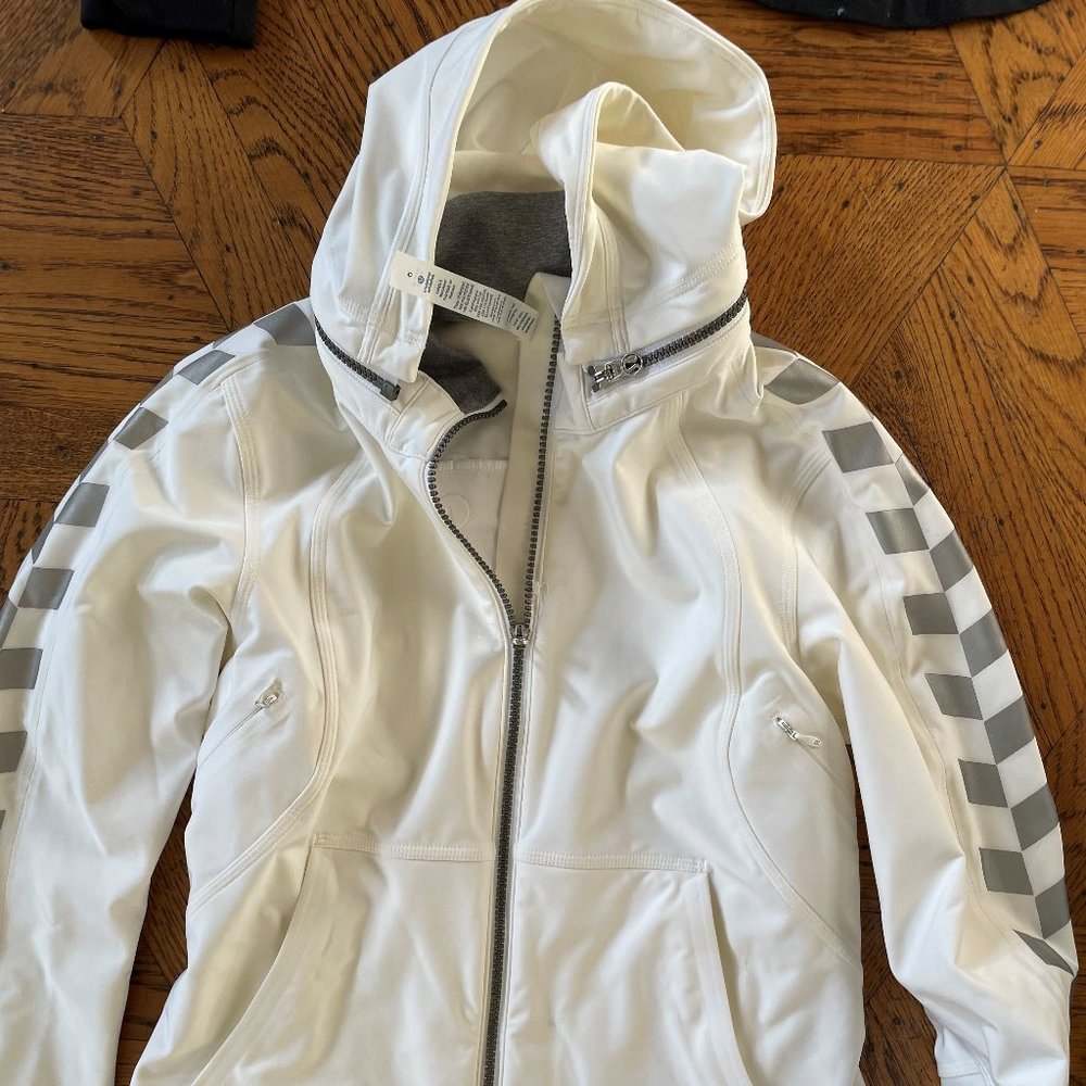 Lululemon Athletica water repellant jacket size 6